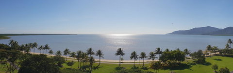 Cairns Harbourside Hotel - Holiday Adelaide 8