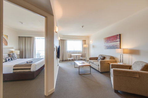 Central Cosmo Apartment Hotel - Holiday Adelaide 2