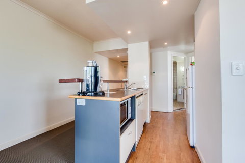 Central Cosmo Apartment Hotel - Holiday Adelaide 10