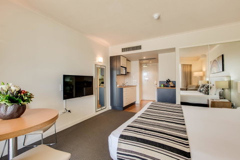 Central Cosmo Apartment Hotel - Holiday Adelaide 4