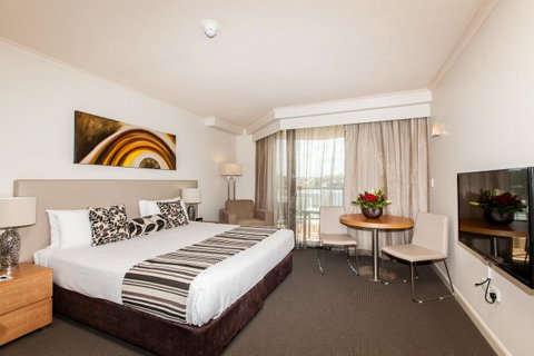 Central Cosmo Apartment Hotel - Holiday Adelaide 1