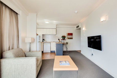 Central Cosmo Apartment Hotel - Holiday Adelaide 30