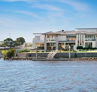 Riverfront Dream - Holiday Adelaide