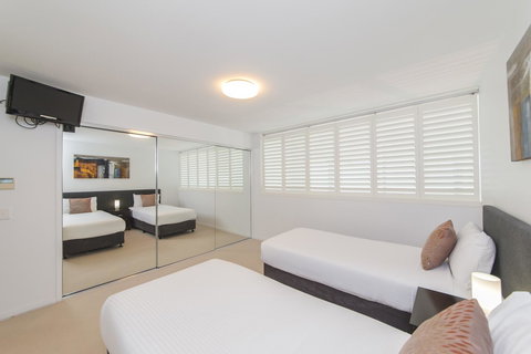Echelon Apartments Yeppoon - Holiday Adelaide 13