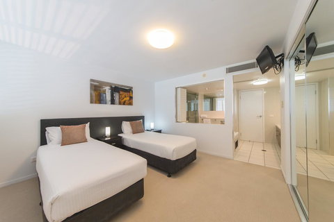 Echelon Apartments Yeppoon - Holiday Adelaide 12