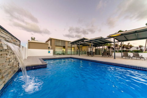 Echelon Apartments Yeppoon - Holiday Adelaide 0
