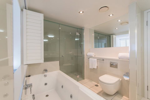 Echelon Apartments Yeppoon - Holiday Adelaide 11