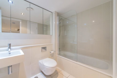 Echelon Apartments Yeppoon - Holiday Adelaide 25