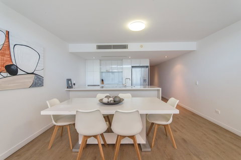 Echelon Apartments Yeppoon - Holiday Adelaide 16