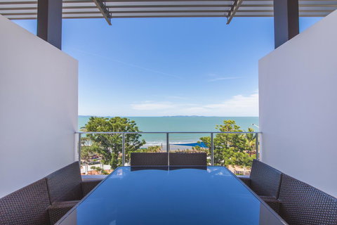 Echelon Apartments Yeppoon - Holiday Adelaide 18
