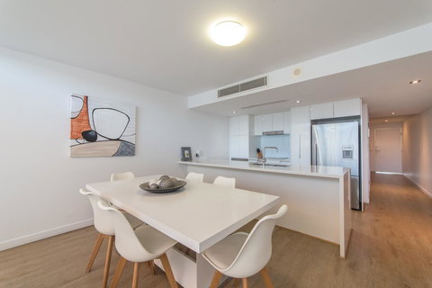 Echelon Apartments Yeppoon - Holiday Adelaide 17