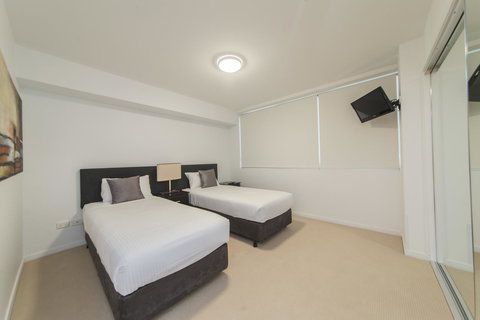 Echelon Apartments Yeppoon - Holiday Adelaide 8