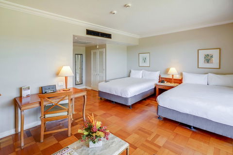 InterContinental Sanctuary Cove Resort, An IHG Hotel - Holiday Adelaide 7