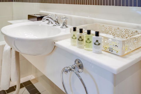 InterContinental Sanctuary Cove Resort, An IHG Hotel - Holiday Adelaide 18