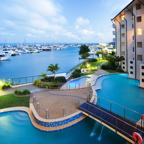 Mantra Hervey Bay - Holiday Adelaide 0