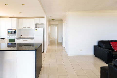 Burgess @ Kings Beach Apartments - Holiday Adelaide 14