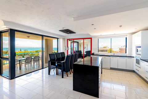 Burgess @ Kings Beach Apartments - Holiday Adelaide 12