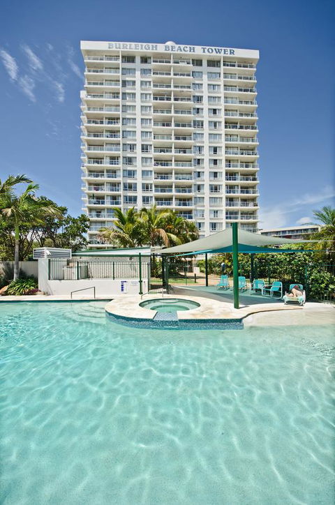 Burleigh Beach Tower - Holiday Adelaide 3
