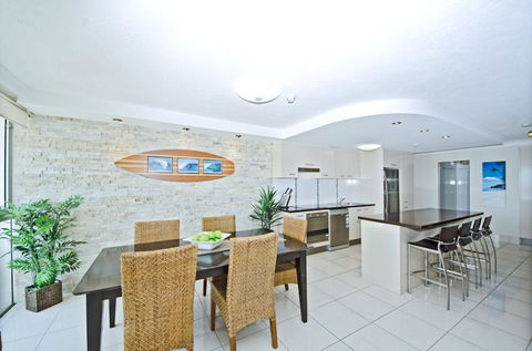 Burleigh Beach Tower - Holiday Adelaide 14