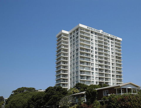 Burleigh Beach Tower - Holiday Adelaide 4