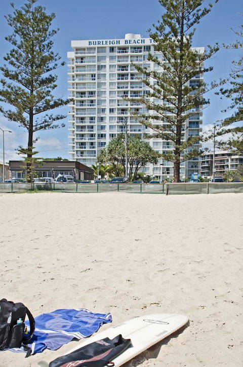 Burleigh Beach Tower - Holiday Adelaide 15