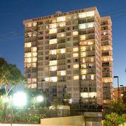 Burleigh Beach Tower - Holiday Adelaide 16