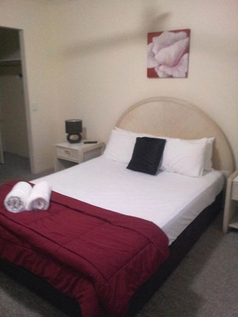 Champelli Palms Apartments - Holiday Adelaide 16