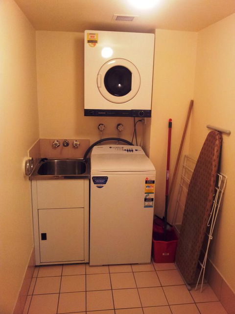Champelli Palms Apartments - Holiday Adelaide 17