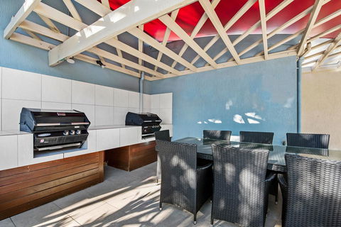 Sailport Mooloolaba Apartments - Holiday Adelaide 8