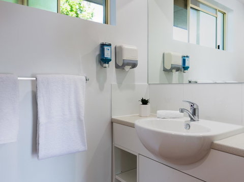 Anchor Motel Noosa - Holiday Adelaide 6