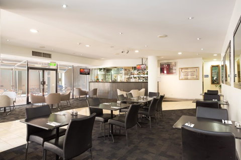 Riverside Hotel Southbank - Holiday Adelaide 8