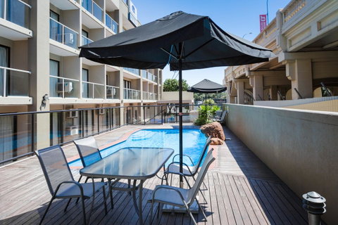 Riverside Hotel Southbank - Holiday Adelaide 10