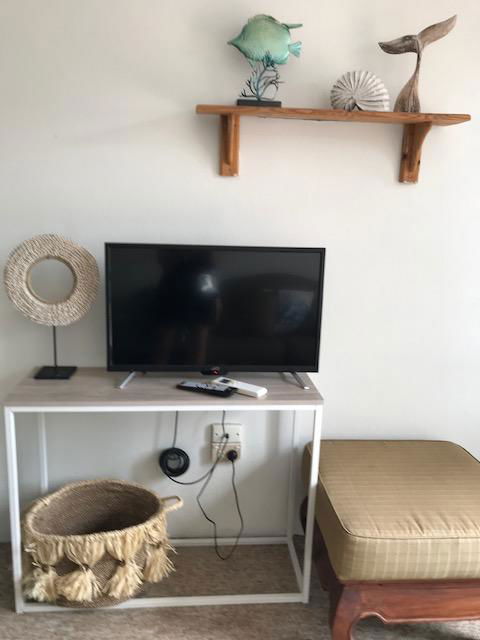 Location! 2BR Town View Unit In Centre Of Airlie. - Holiday Adelaide 13