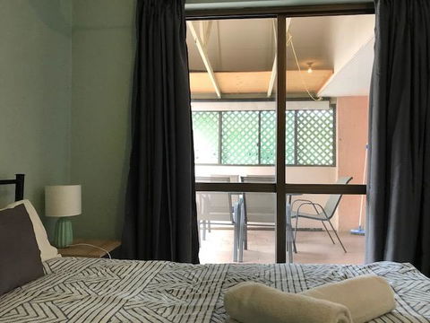 Location! 2BR Town View Unit In Centre Of Airlie. - Holiday Adelaide 24