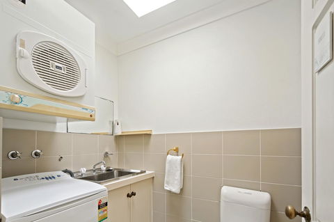 Location! 2BR Town View Unit In Centre Of Airlie. - Holiday Adelaide 18