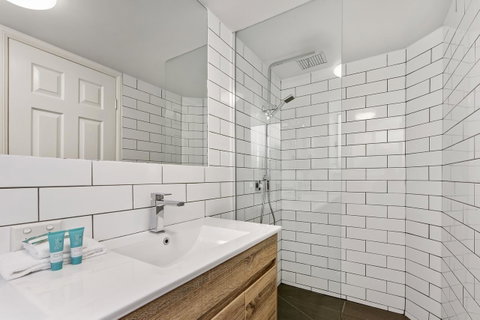 Dockside Apartments Mooloolaba - Holiday Adelaide 2