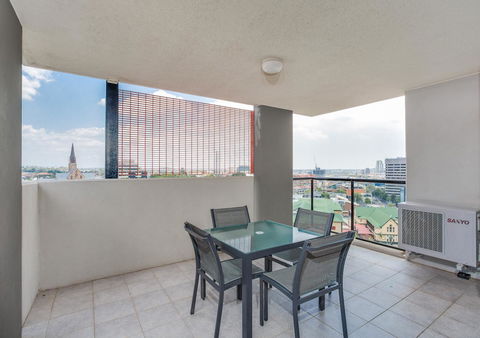 Republic Apartments Brisbane City - Holiday Adelaide 29