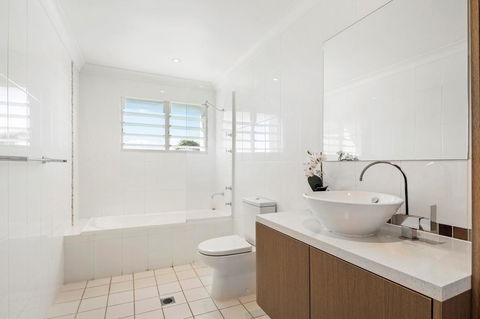 Nautilus On The Hill - Airlie Beach - Holiday Adelaide 24
