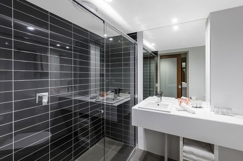 Hotel Grand Chancellor Brisbane - Holiday Adelaide 1