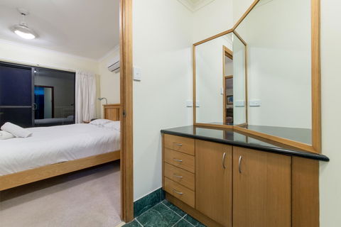 Paradise Penthouse At Waves - Airlie Beach - Holiday Adelaide 23