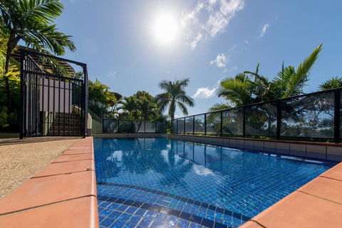 Paradise Penthouse At Waves - Airlie Beach - Holiday Adelaide 2