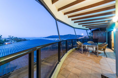 Paradise Penthouse At Waves - Airlie Beach - Holiday Adelaide 24