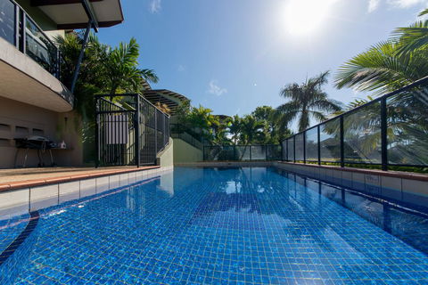 Paradise Penthouse At Waves - Airlie Beach - Holiday Adelaide 1