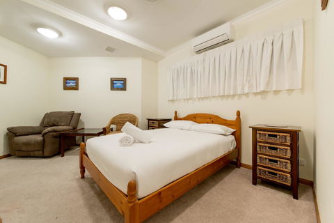 Paradise Penthouse At Waves - Airlie Beach - Holiday Adelaide 14