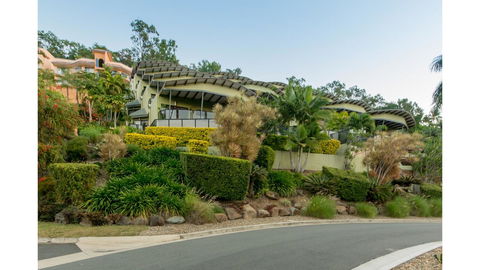 Paradise Penthouse At Waves - Airlie Beach - Holiday Adelaide 29