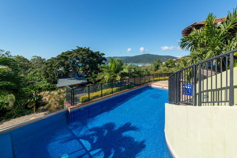 Paradise Penthouse At Waves - Airlie Beach - Holiday Adelaide 0