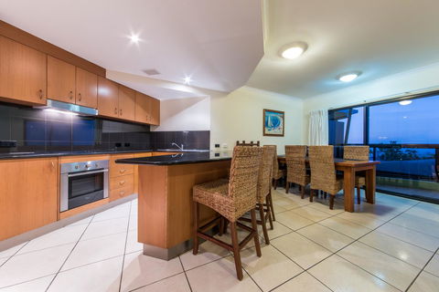 Paradise Penthouse At Waves - Airlie Beach - Holiday Adelaide 4
