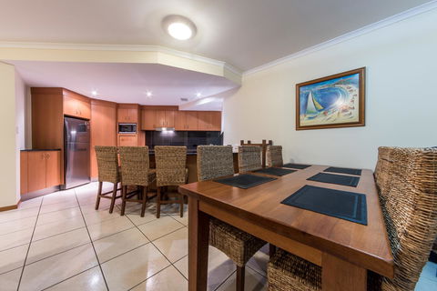 Paradise Penthouse At Waves - Airlie Beach - Holiday Adelaide 5