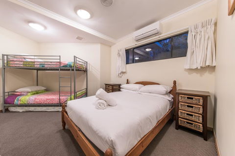 Paradise Penthouse At Waves - Airlie Beach - Holiday Adelaide 16