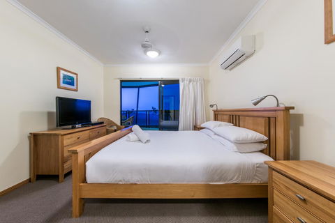 Paradise Penthouse At Waves - Airlie Beach - Holiday Adelaide 15